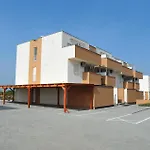 2 Bedroom In דירה נין