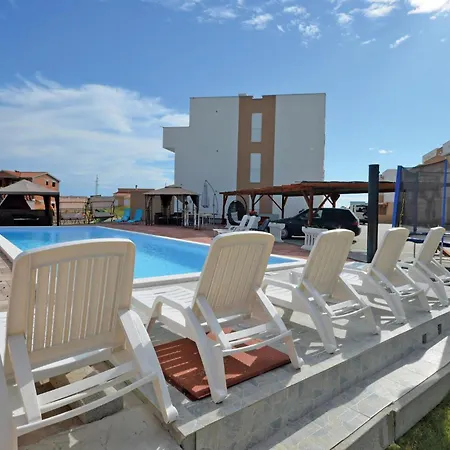 Apartment 2 Bedroom In Nin